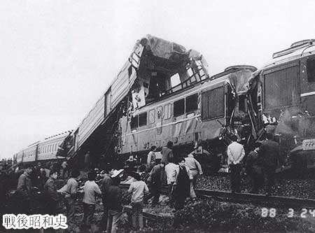 中国上海付近で列車事故
